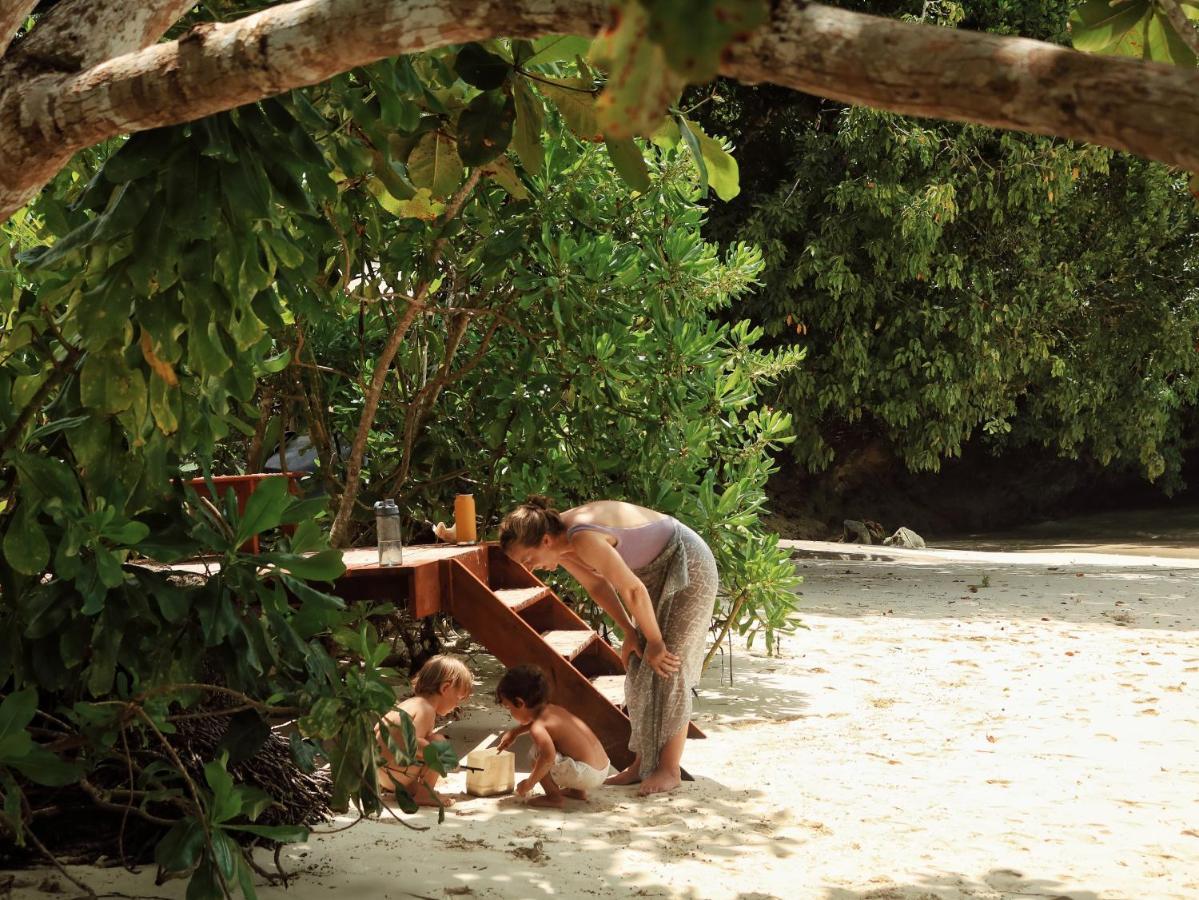 Raja Ampat Eco Lodge Tapokreng Exteriör bild